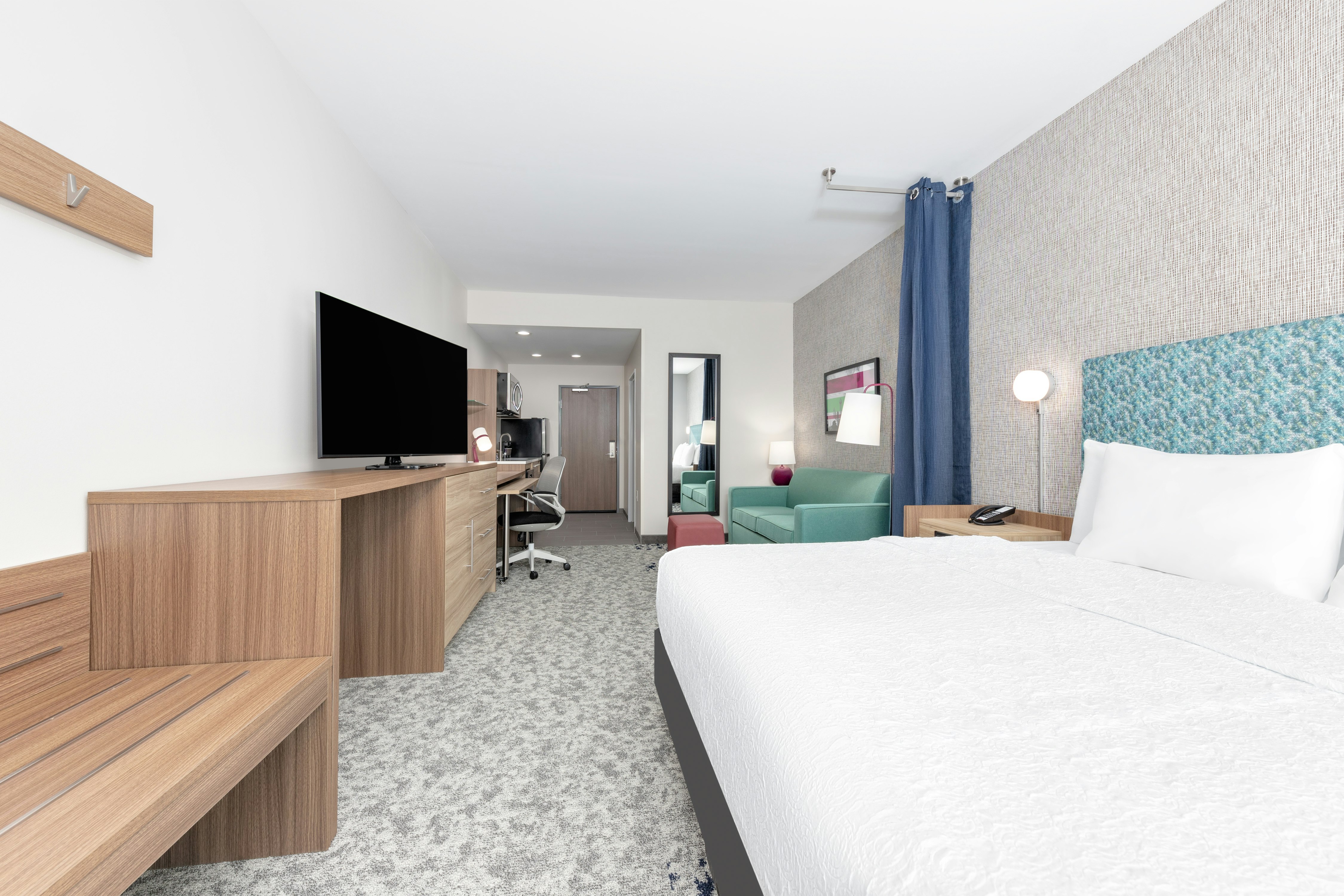 STUDIO, SUITE, KING BED
