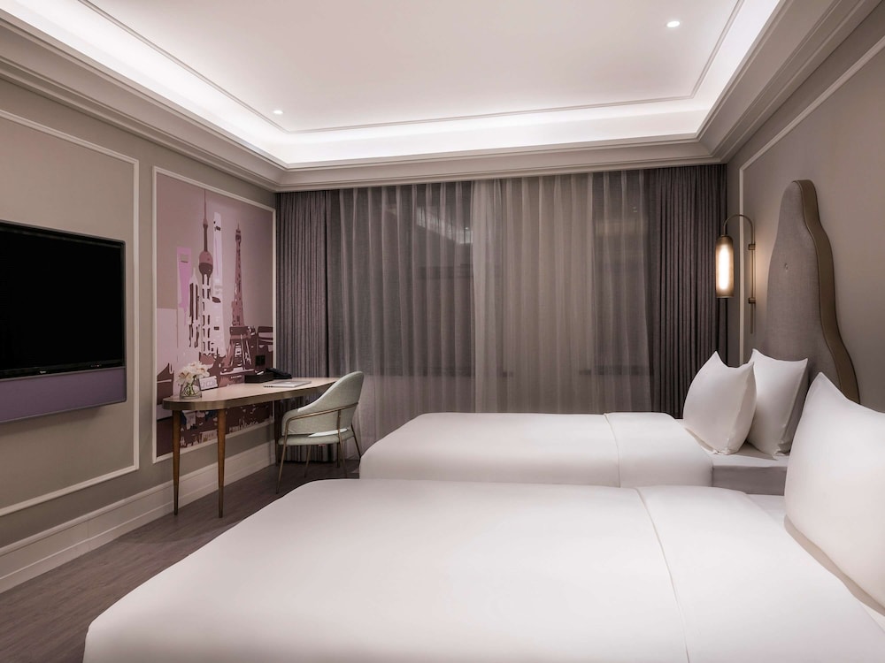 DELUXE, TWIN BEDS
