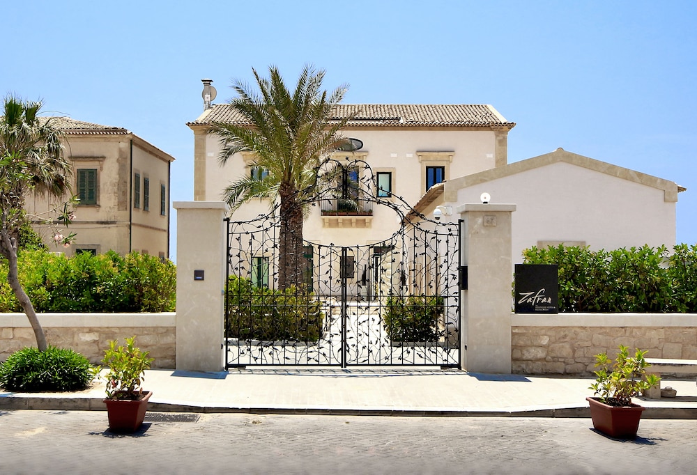 Zafran Boutique Hotel 38/50