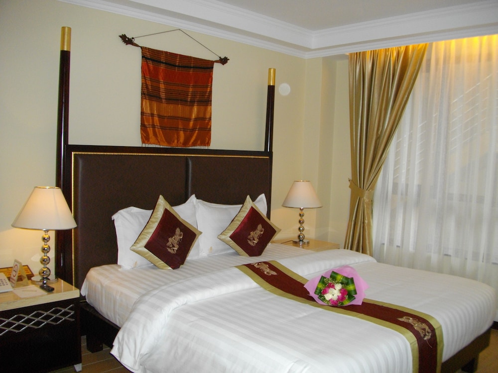 Lux Riverside Hotel & Apartment 8/99