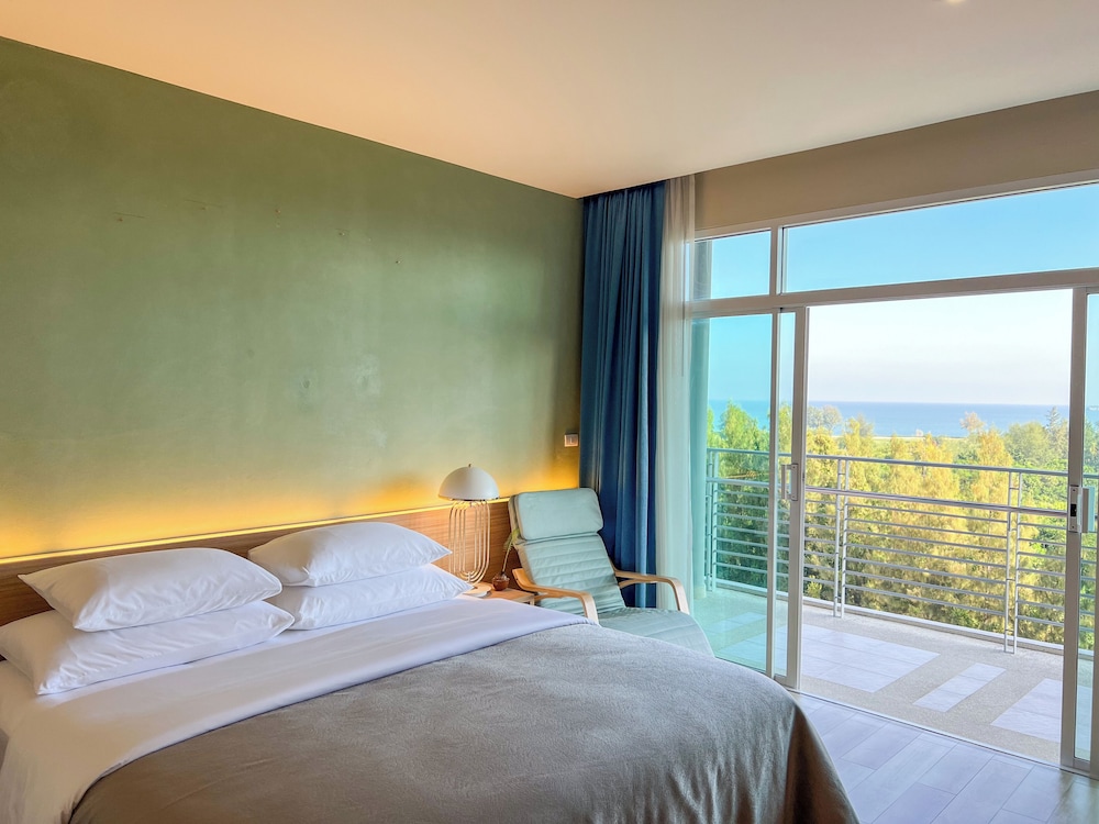 Suite, King Bed