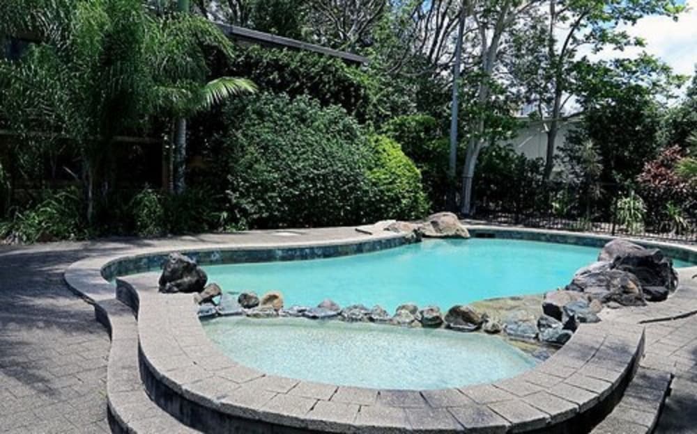 VILLA NOOSA HOTEL 65/69