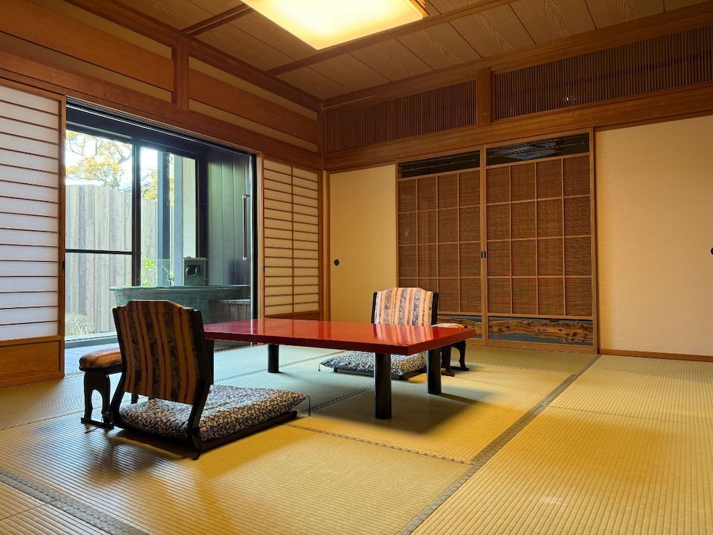 KOSHI NO YADO TAKASHIMAYA 12/50