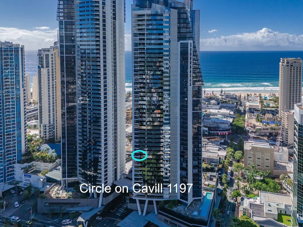 Q Stay Circle On Cavill 2/50