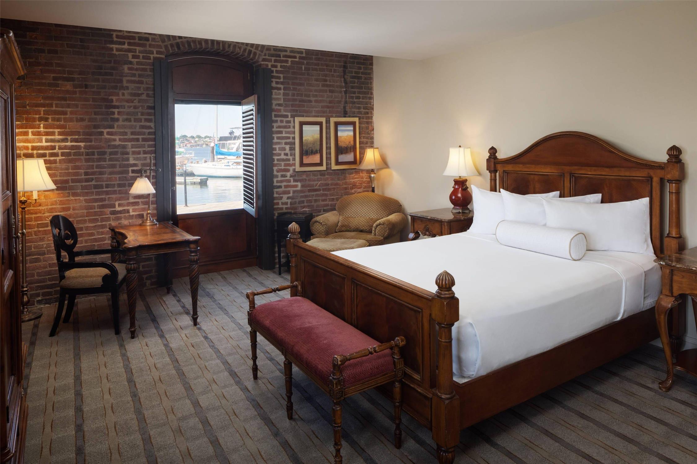 Upgrade, Queen Bed
