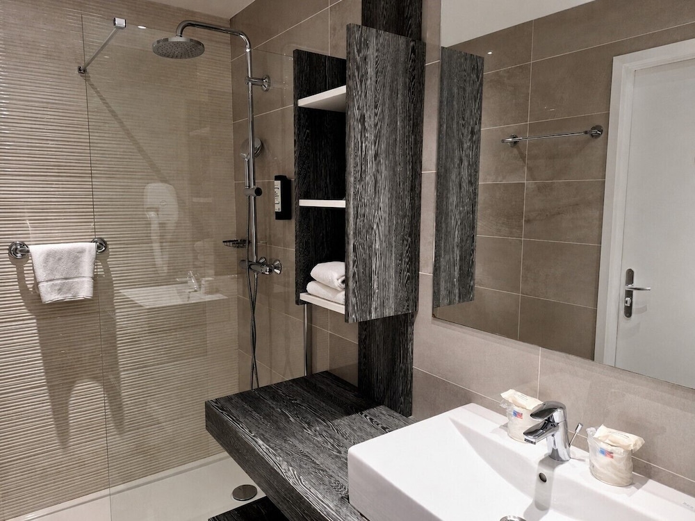 The Originals Boutique, Hotel Les Strelitzias, Antibes Juan-Les-Pins 59/60