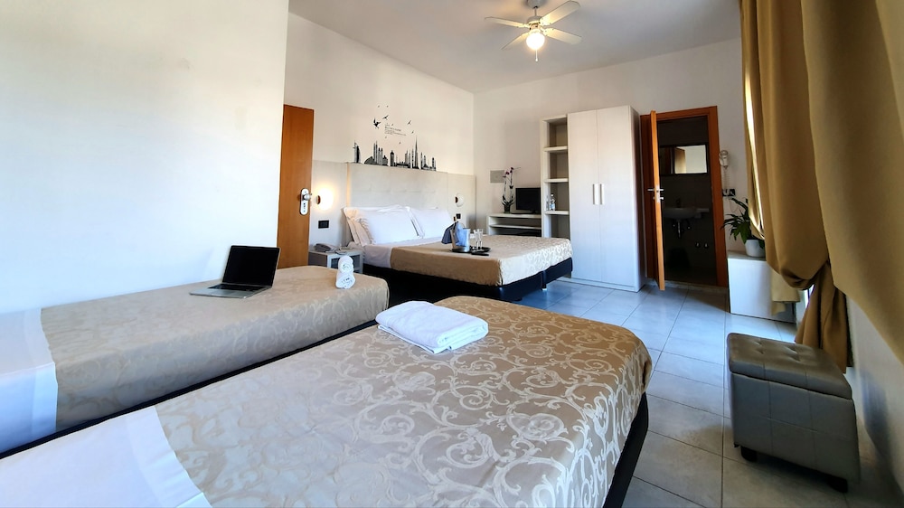 Hotel Marina 25/58