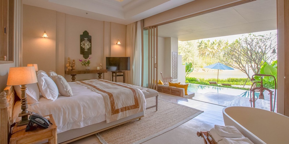 Pool, Paradise, Suite, King Bed, Sea Side