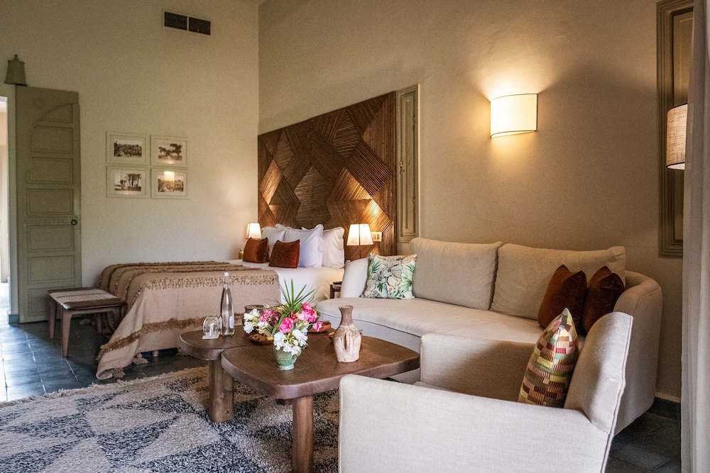 Domaine des Remparts Hotel and Spa 44/60