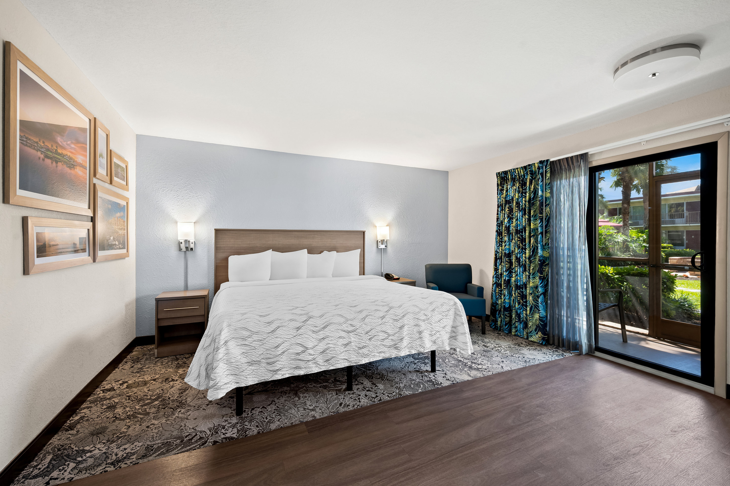 SUITE, KING BED, POOL SIDE, KITCHEN