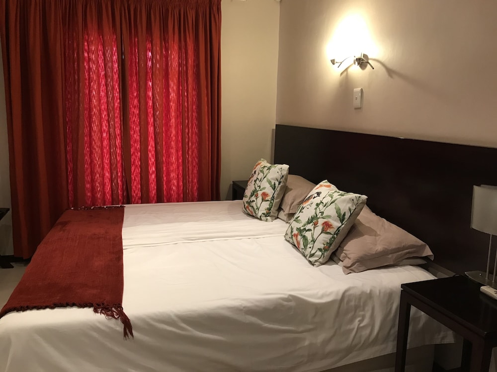 VJ's Guesthouse & Restaurant 5/16