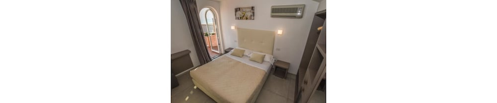 HOTEL AUGUSTEA 8/62