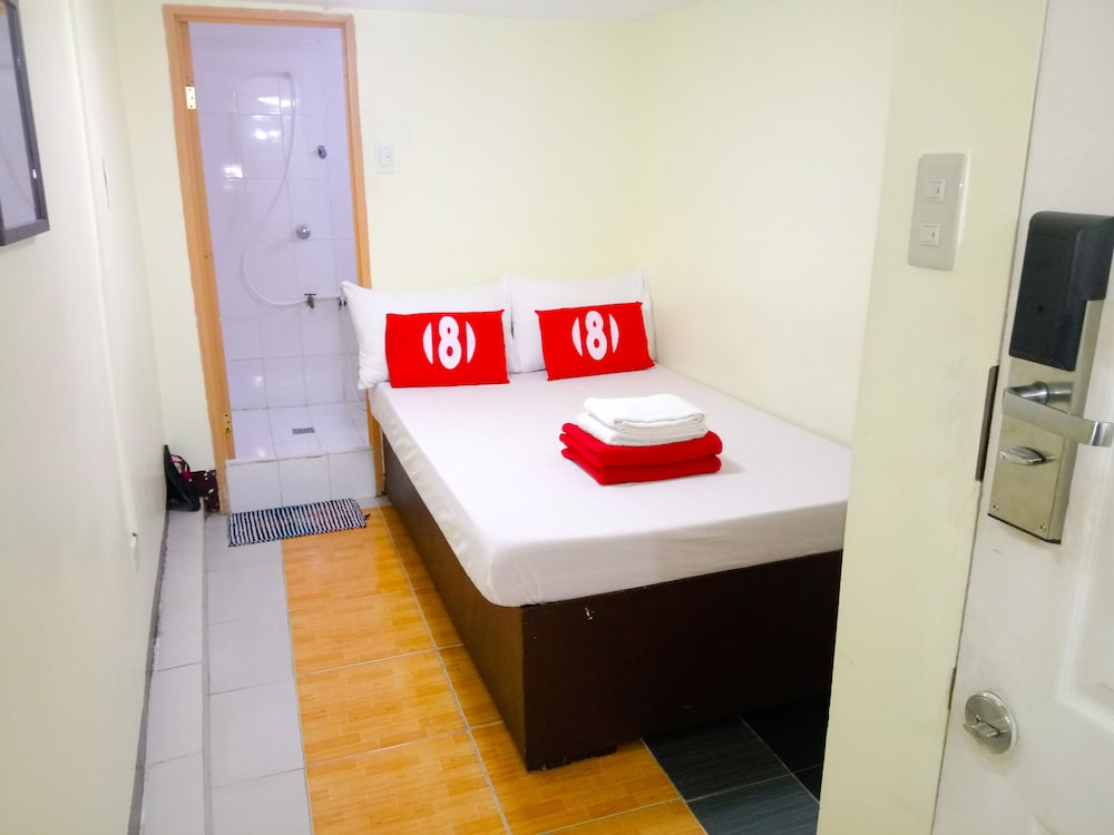 8Hostel 20/50