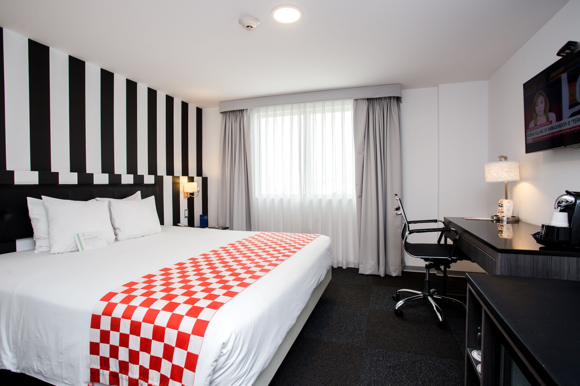 ROOM, KING BED