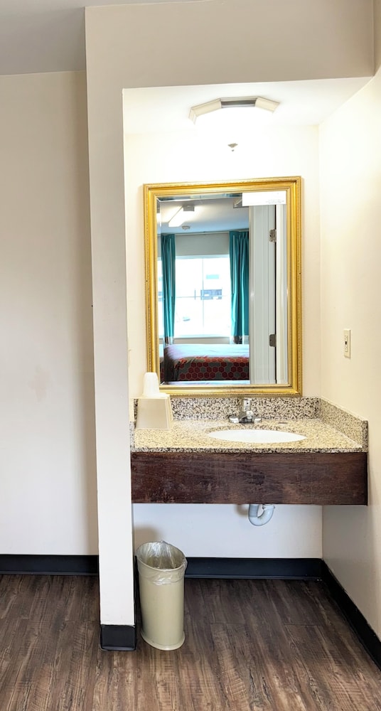 Euro Inn and Suites Slidell 17/17