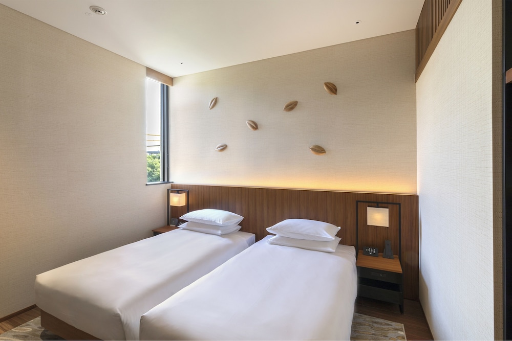 Hyatt Regency Seragaki Island Okinawa 20/72