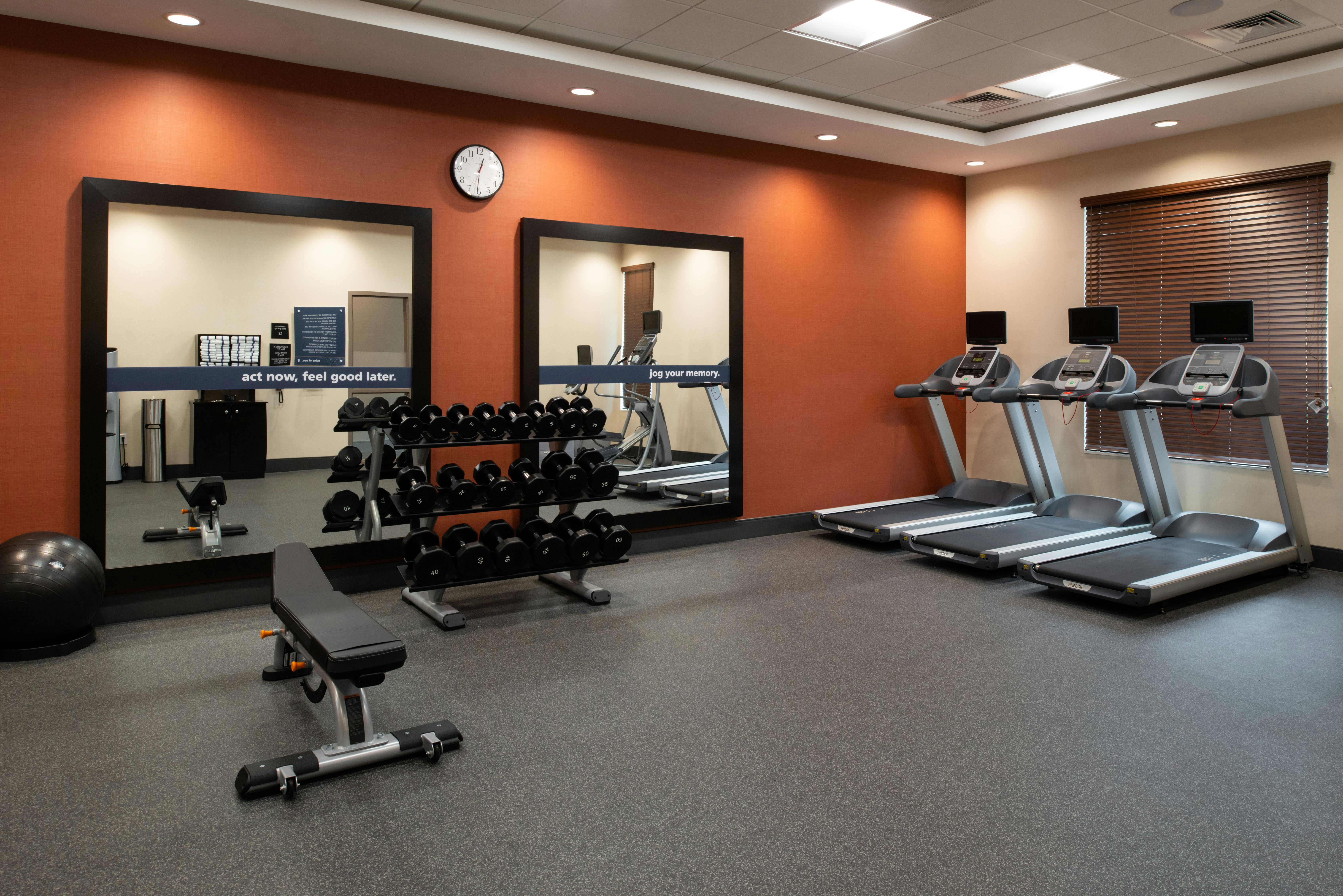 Hampton Inn & Suites Buena Park 30/55