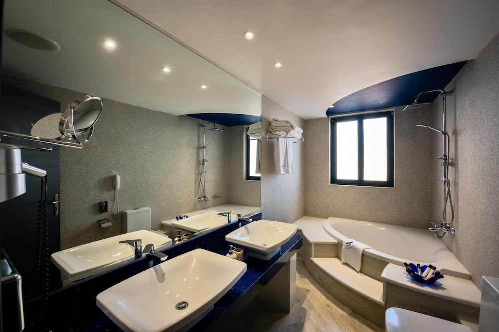 THALASSA, SUITE