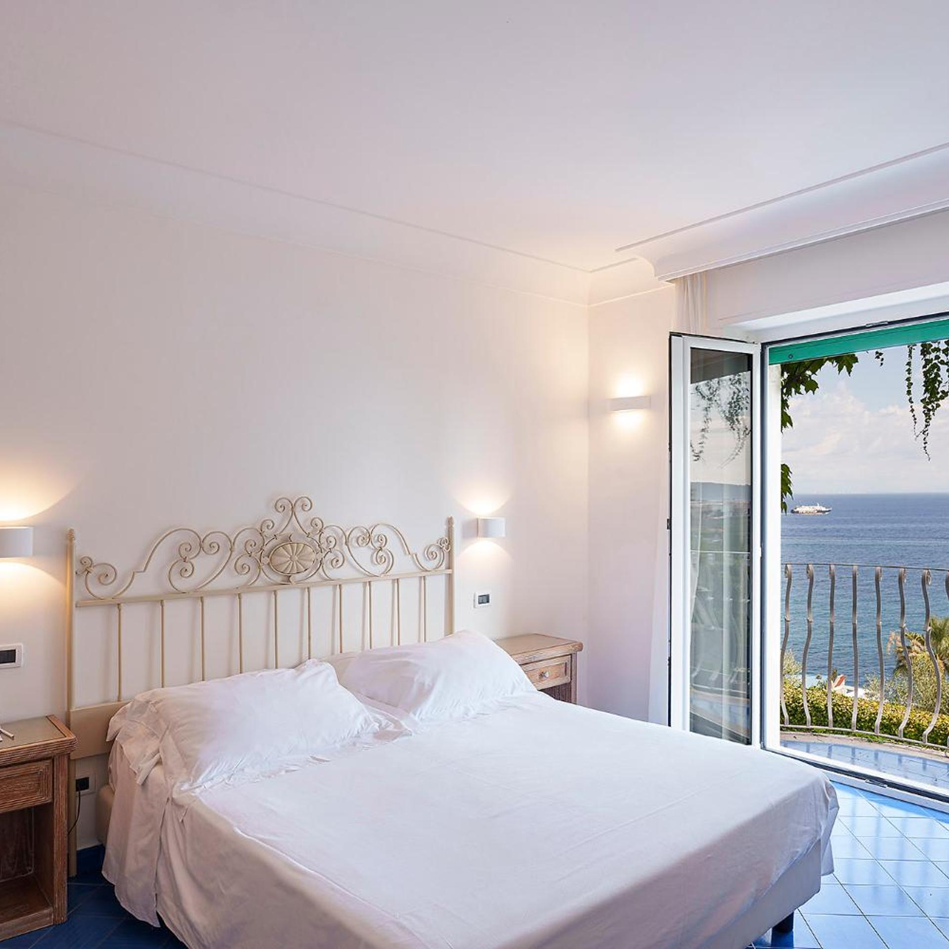 Room, Double or Twin Bed, Sea View