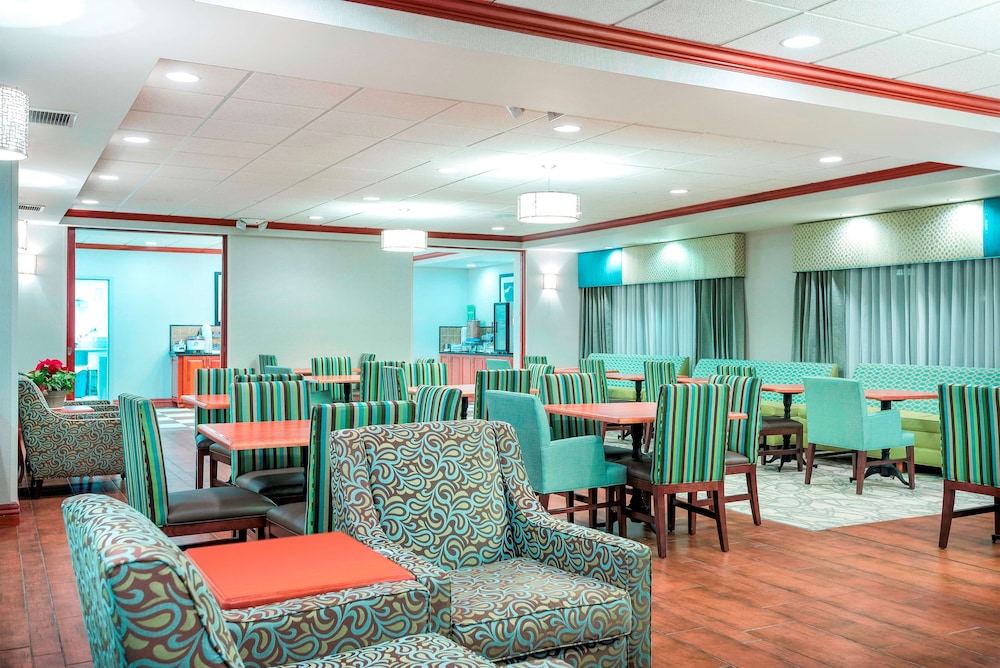 Hampton Inn Bellevue Nebraska 34/41