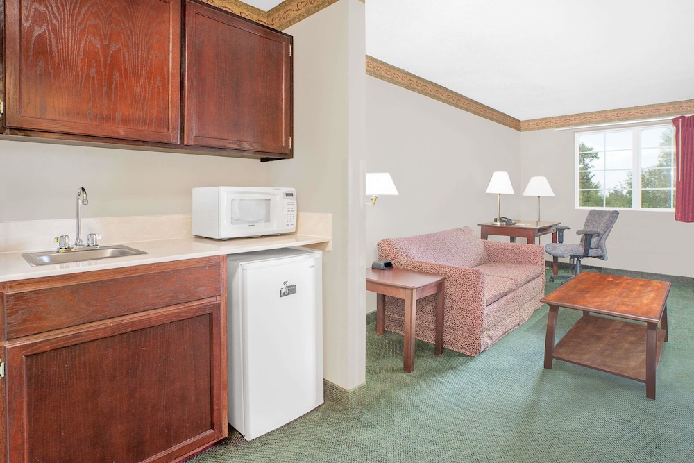 Days Inn by Wyndham Mountain Home 9/55