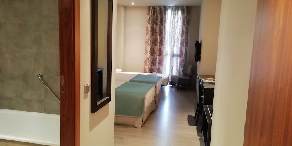 Hotel Ciudad de Ponferrada 32/72