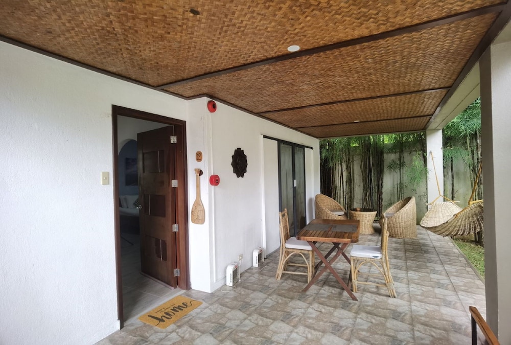 Munting Paraiso 8/66