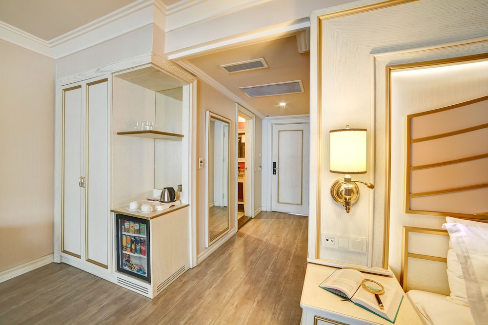 Halifaks Hotel 38/50
