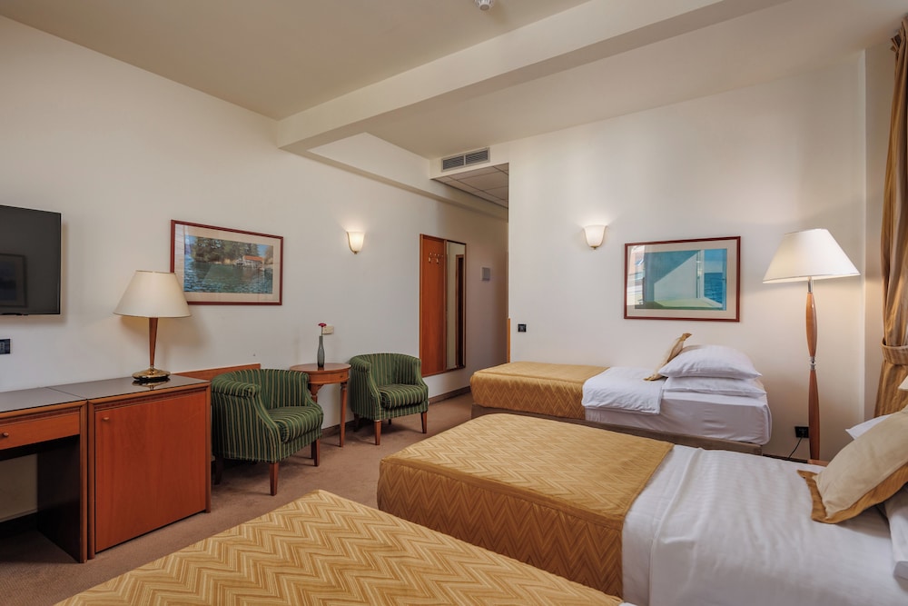 Grand Hotel Bonavia 24/74