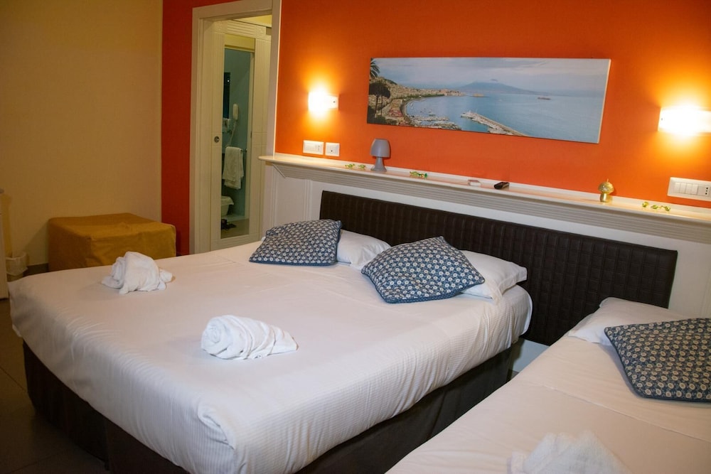 ROOM, TRIPLE