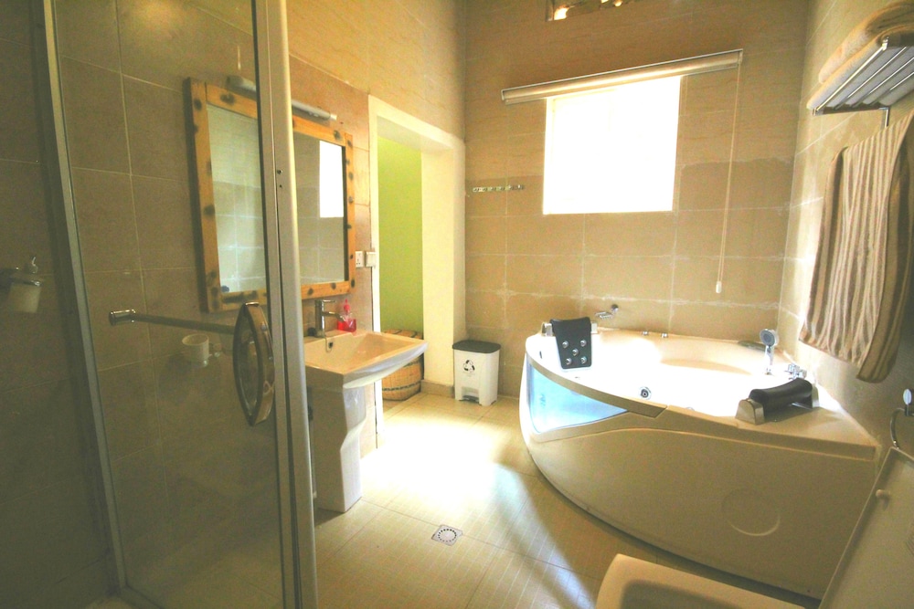 Yambi Guesthouse 50/50