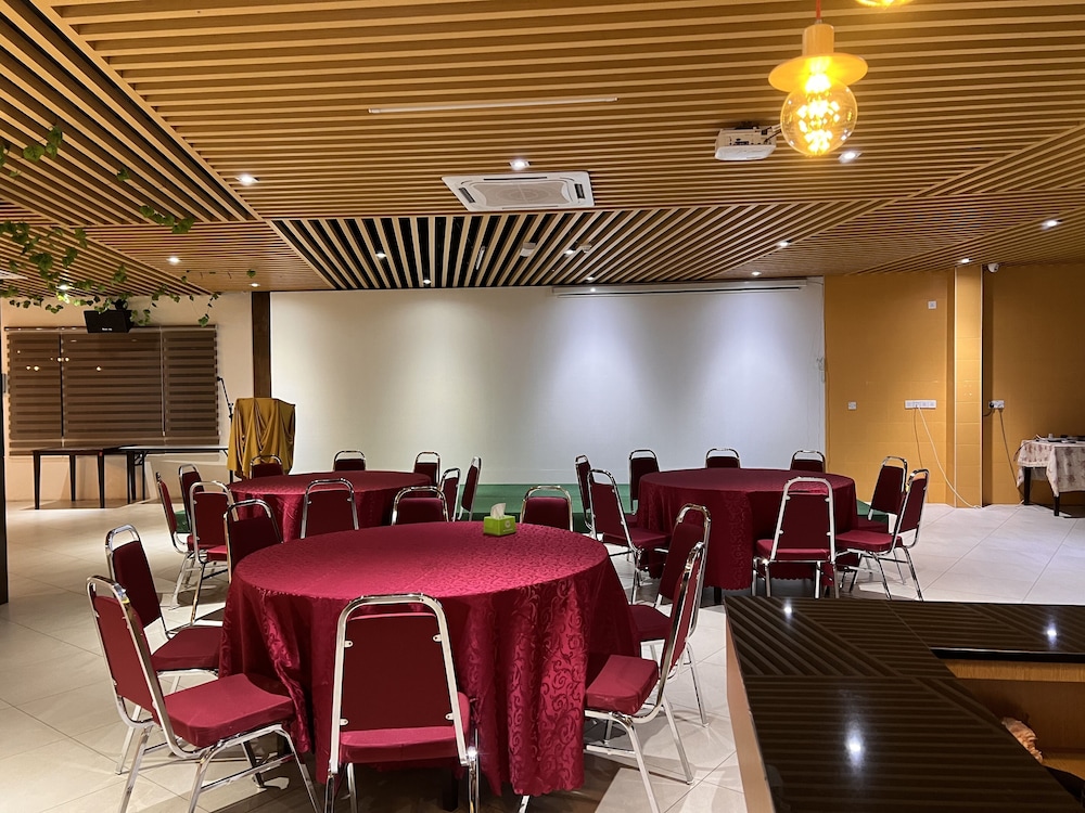 D Arc Hotel 37/50