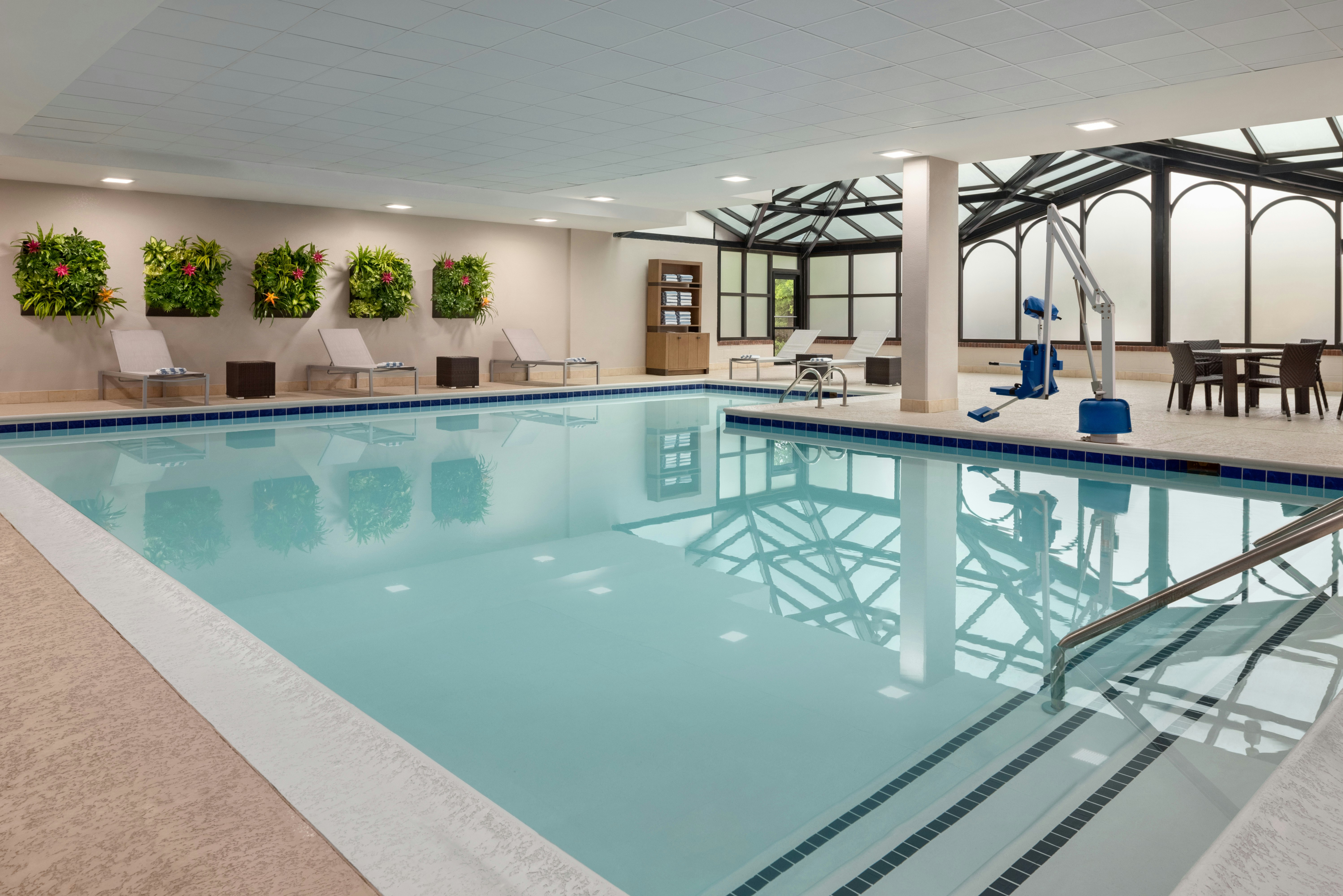 Embassy Suites By Hilton Atlanta Alpharetta 40/82