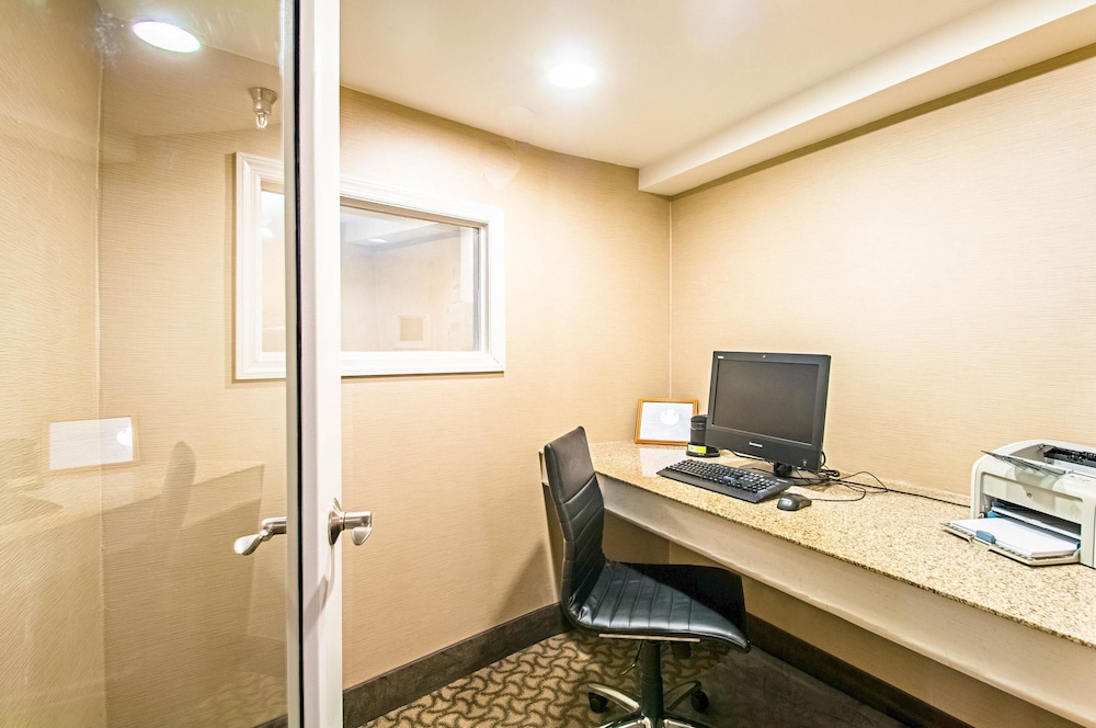 Comfort Inn Falls Church - Tysons Corner 30/35