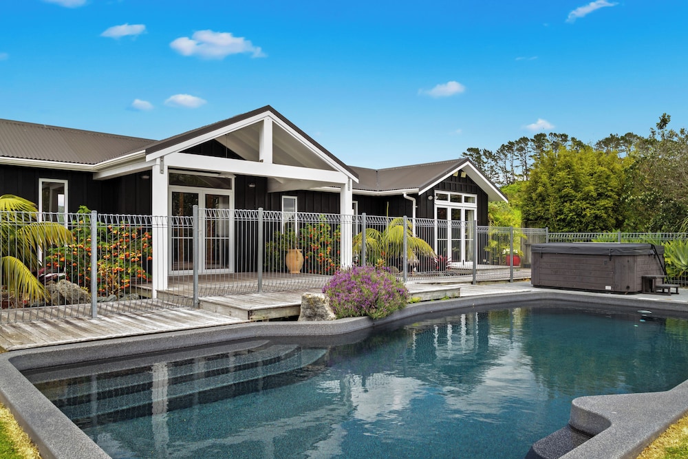 Woodhouse Mountain Lodge in WARKWORTH