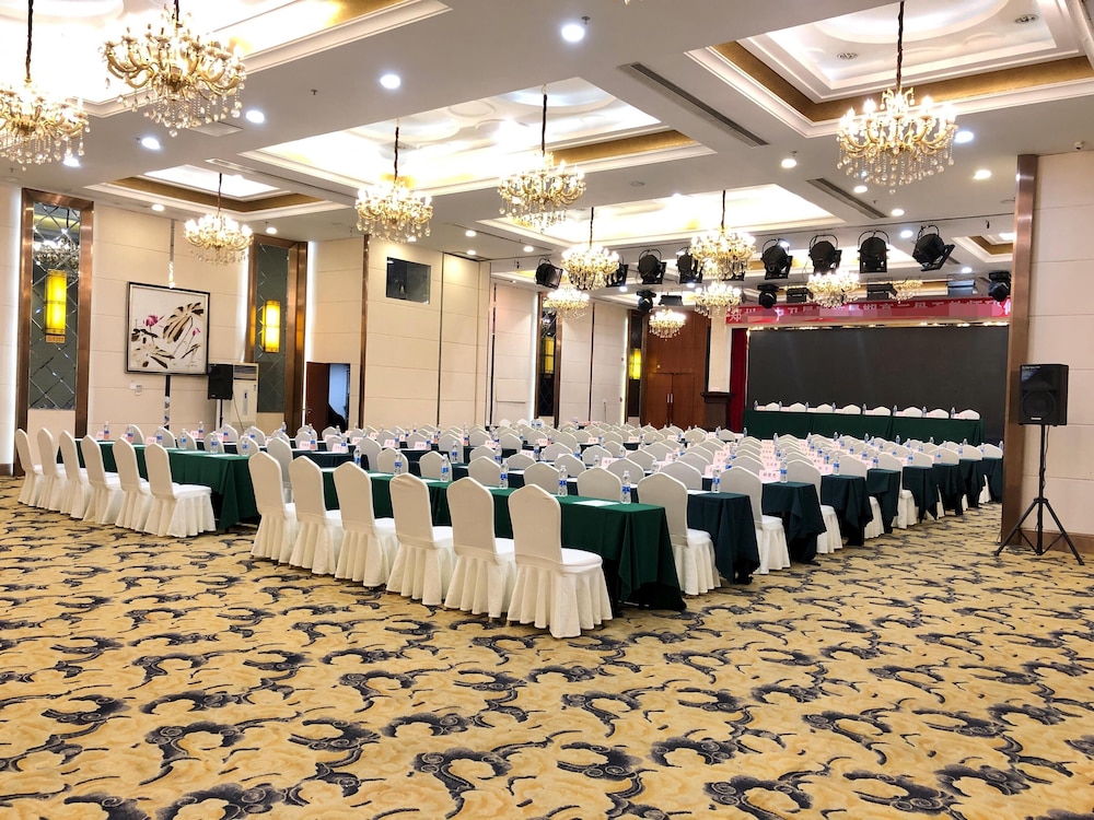 Zhuhai Jinguan Holiday Hotel 34/39