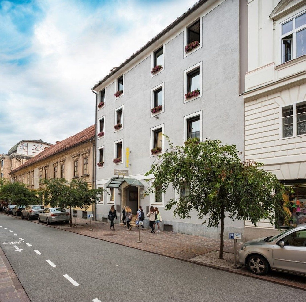 Hotel Mrak 84/94