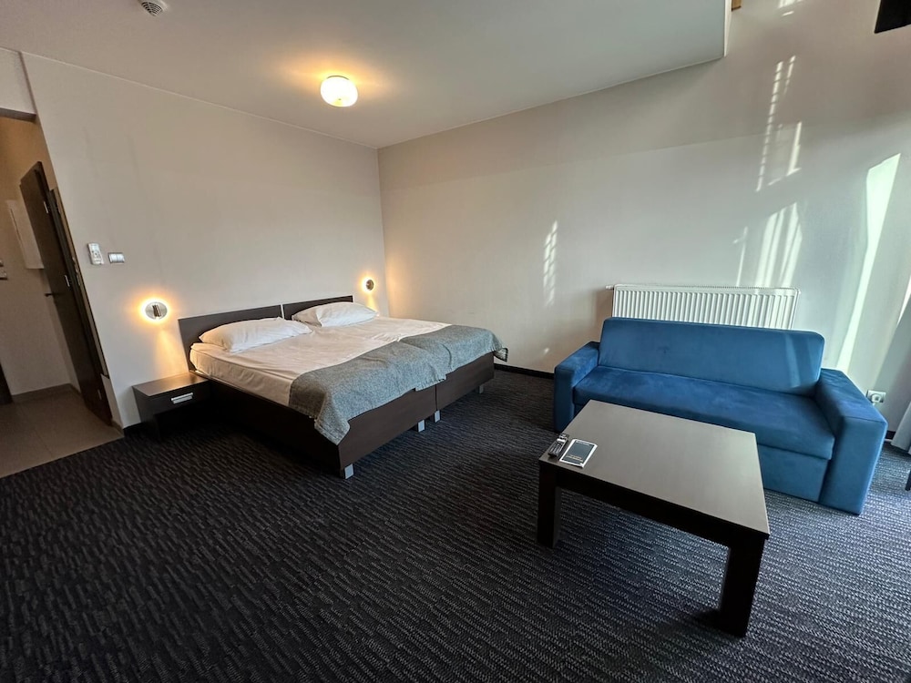 Plus, Suite, 4 Beds