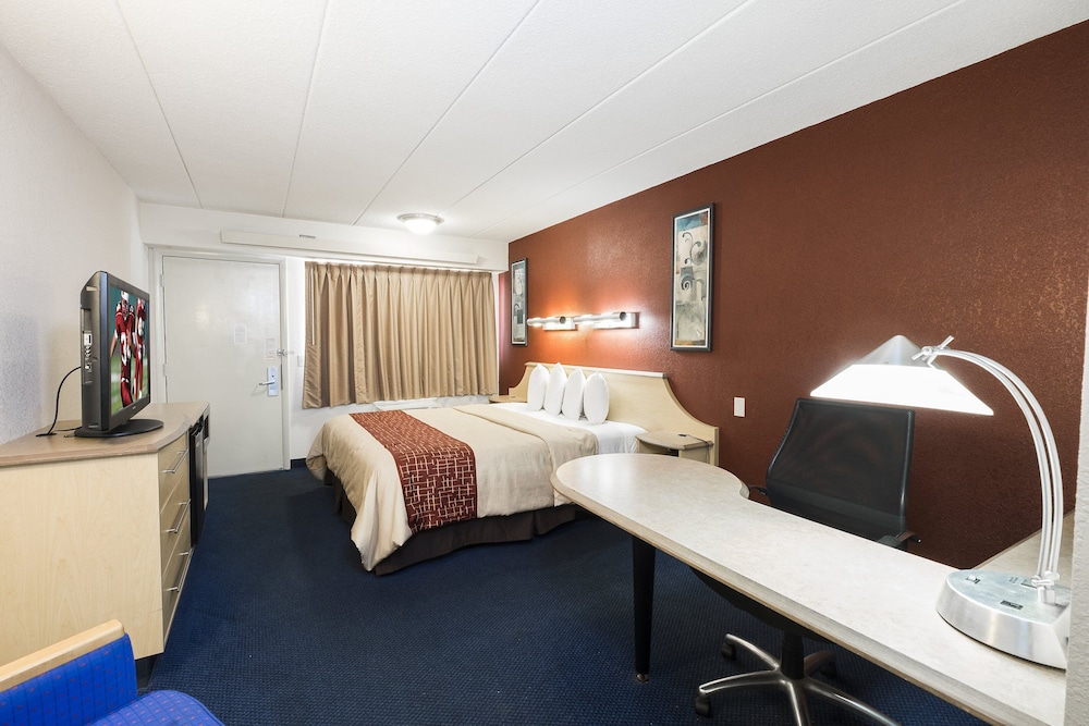 Red Roof Inn Parsippany 20/34