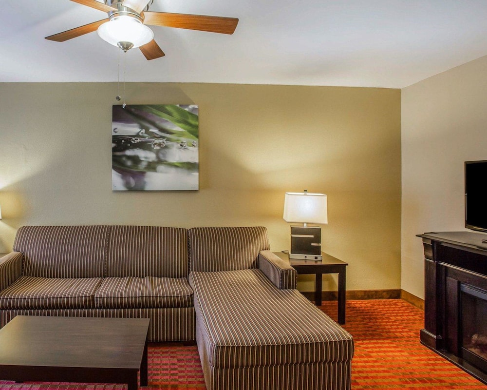 Quality Suites Nashville Airport 30/50