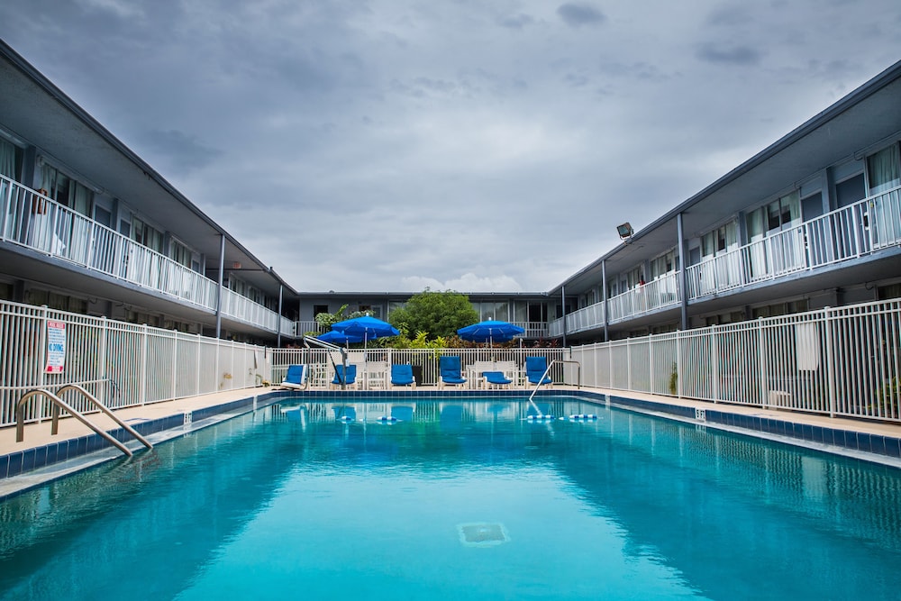 Days Inn by Wyndham Stuart 3/70