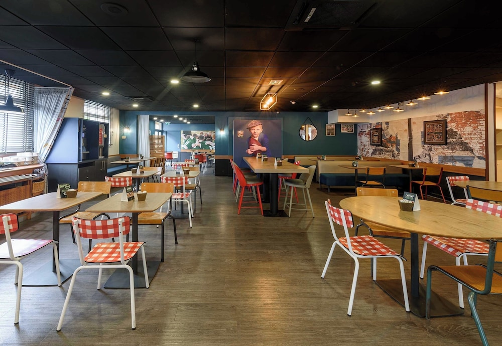 restaurant cafeteria