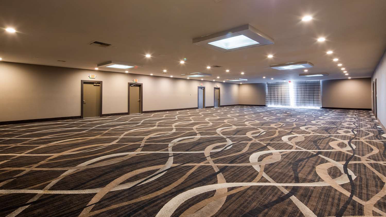 Surestay Plus Hotel By Best Western Point Richmond 33/37