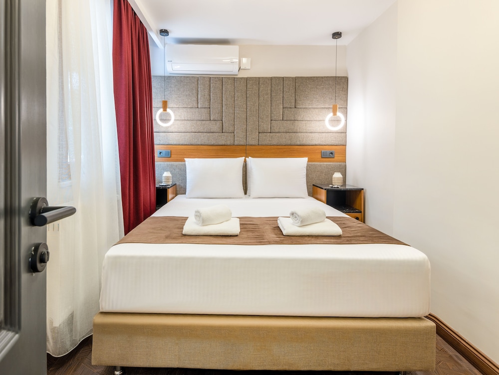 1 BEDROOM, LUXURY, APARTMENT, POOL ACCESS