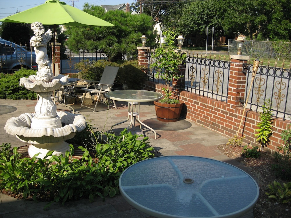 Jones Beach Hotel 44/46