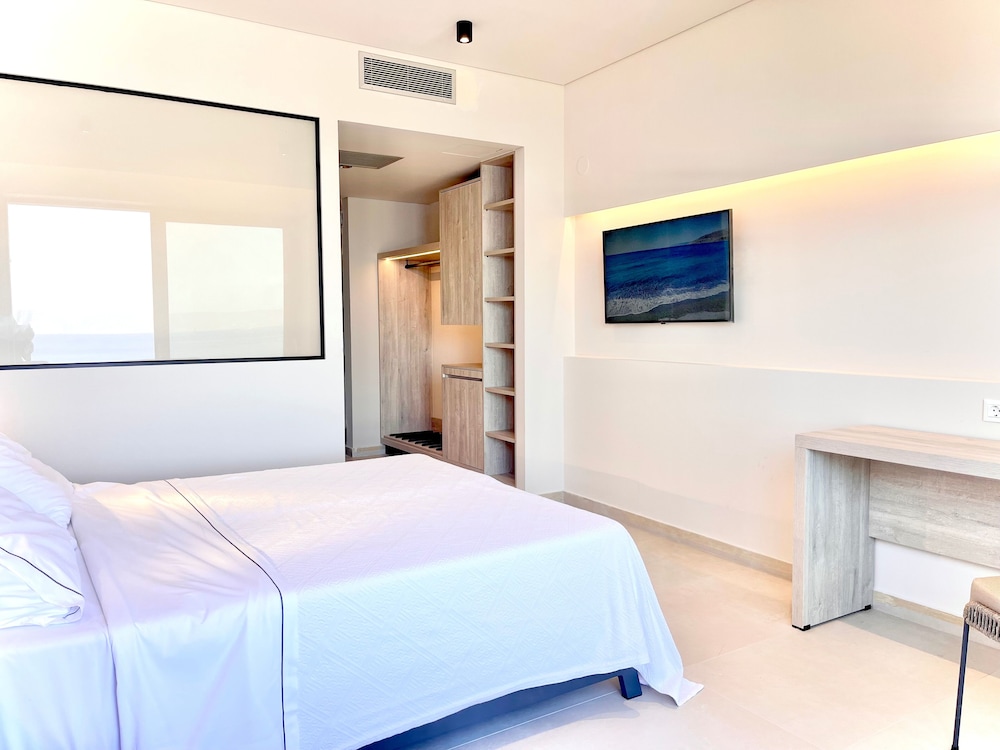 Eleia Seafront Villas 7/50