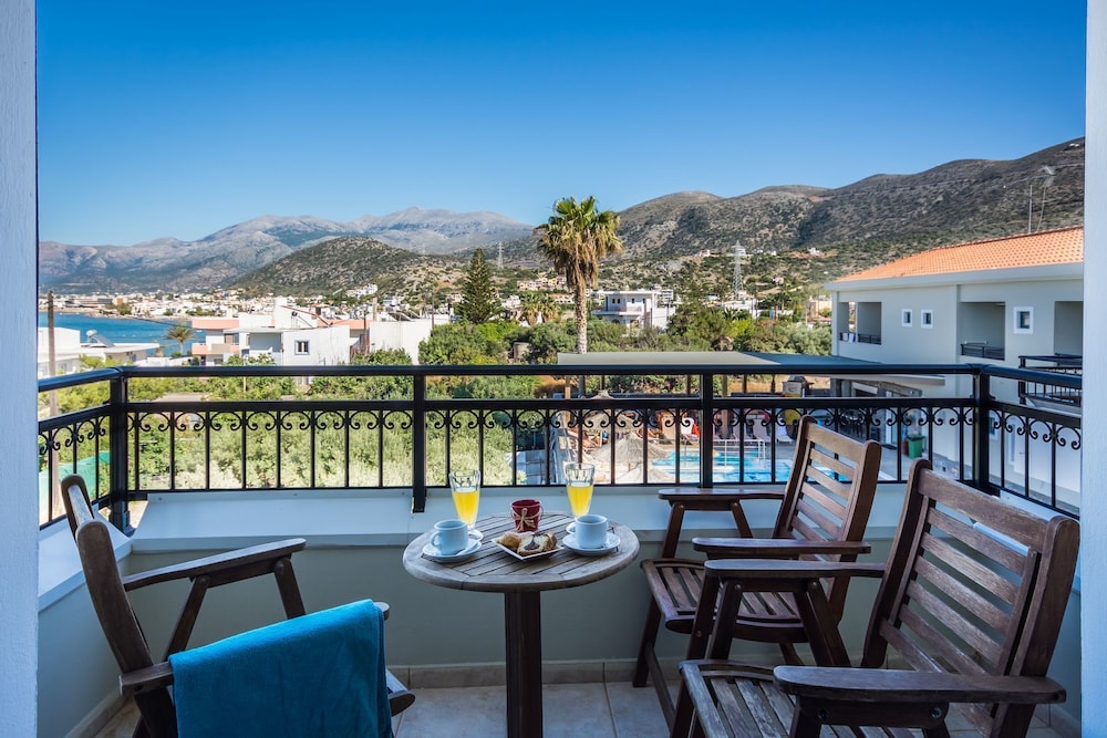 Dias Hotel and Apartments 25/50