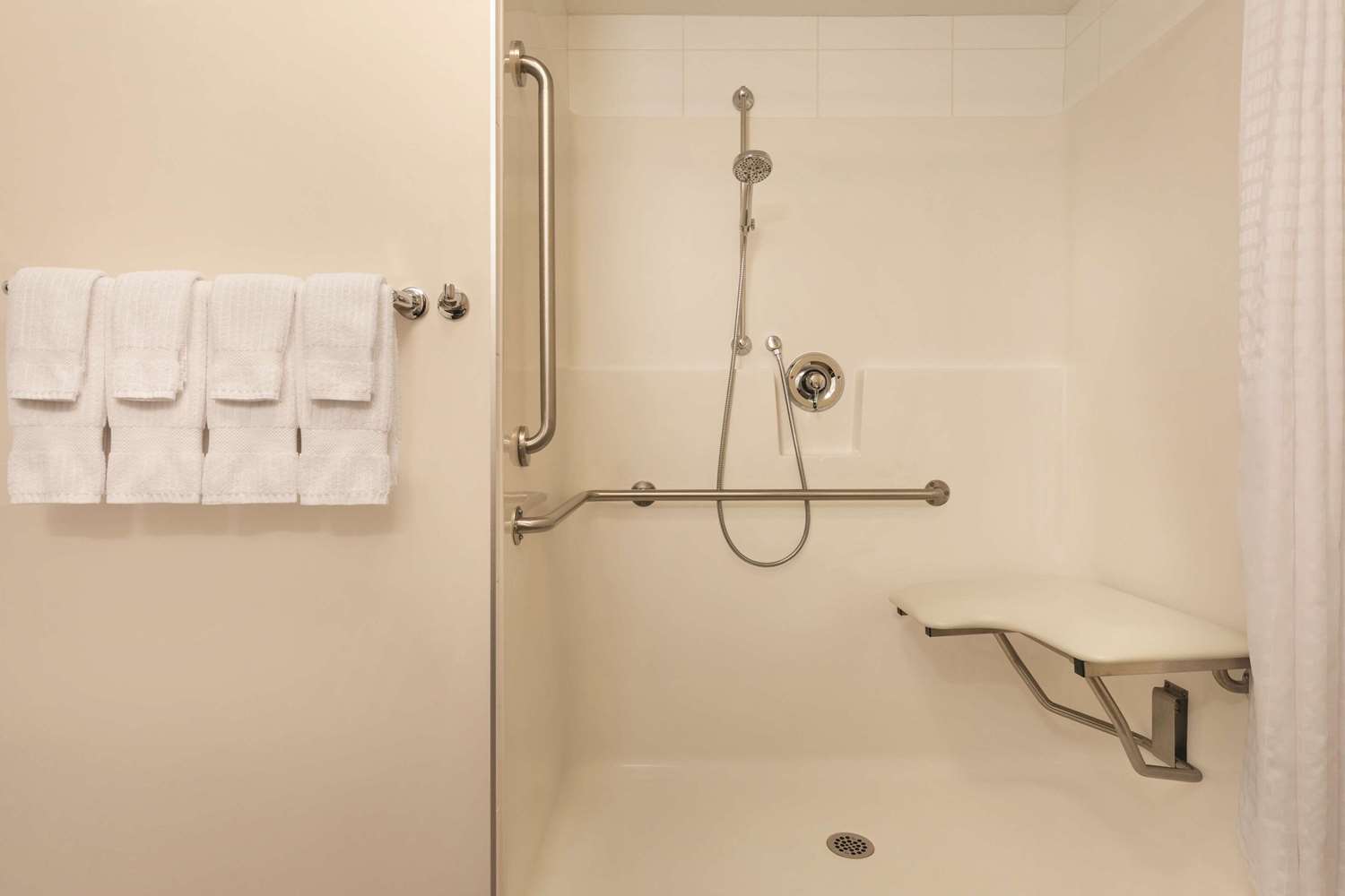 Park Inn by Radisson, Calgary Airport North, AB 9/10