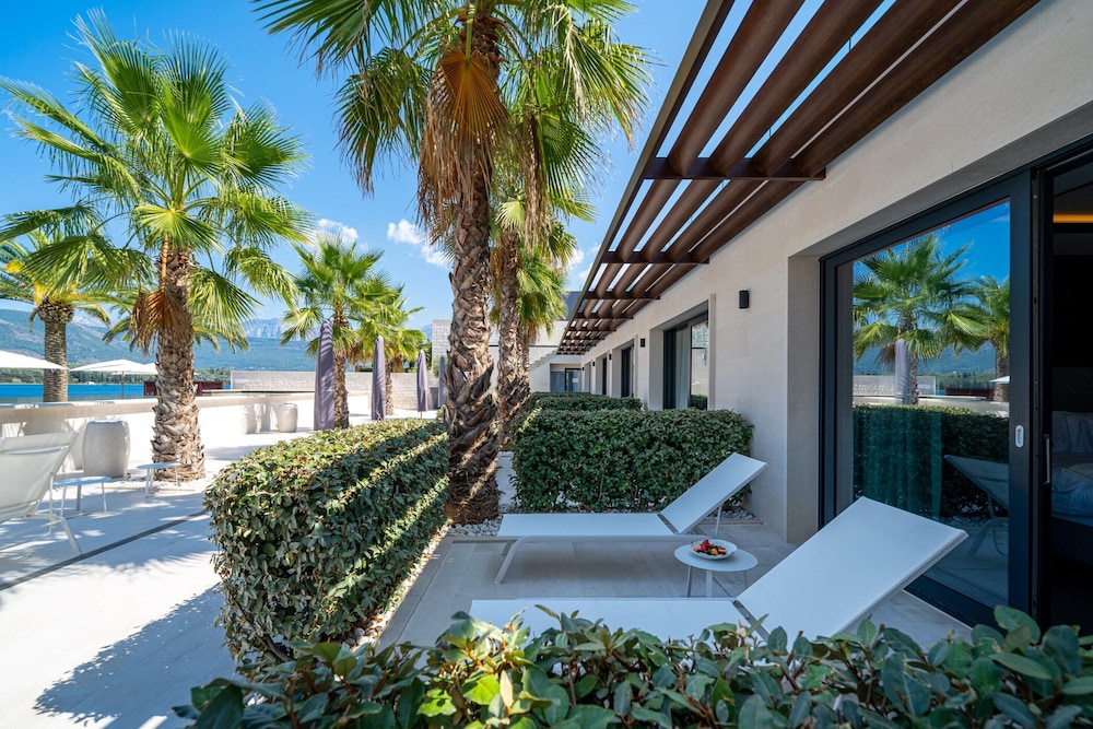 Monte Palm Beach Hotel 40/50