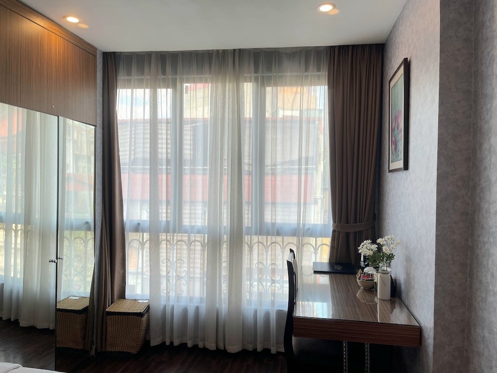 Golden Moon Suite Hotel 13/62